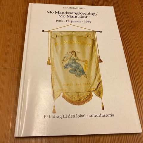 Leif Alstadhaug : MO MANDSSANGFORENING/MO MANNSKOR 90 ÅR 1904 - 1994