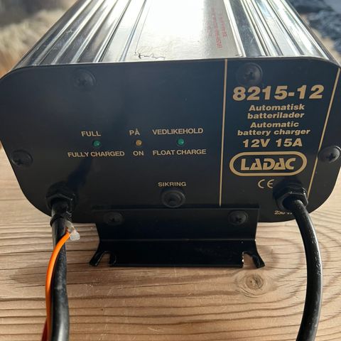 Ladac  8215-12 Automatisk batterilader