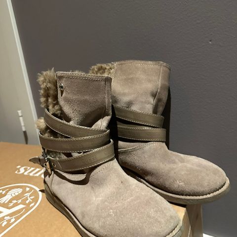 Guess boots str 39