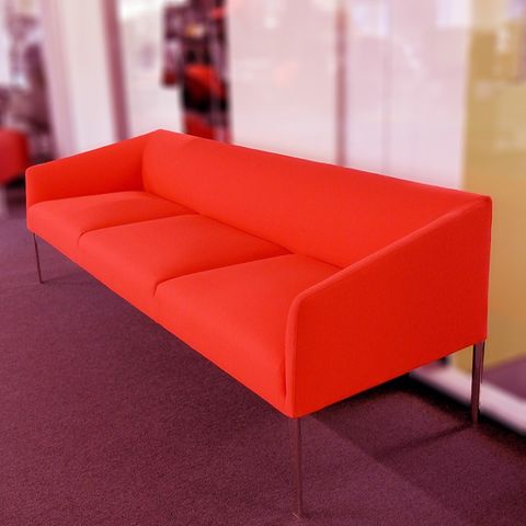 Arper Saari treseter rød sofa