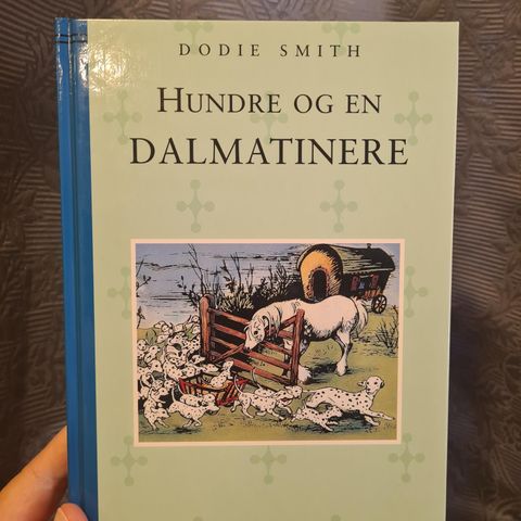 Hundre og en dalmatinere (Innbundet!), skrevet av Dodle Smith.