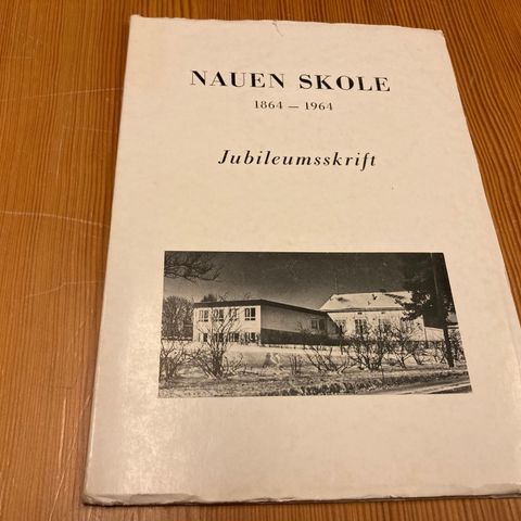 Ingebjørg Nesje/Gerd Wenche Olsen : NAUEN SKOLE 1864 - 1964 JUBIELUMSSKRIFT