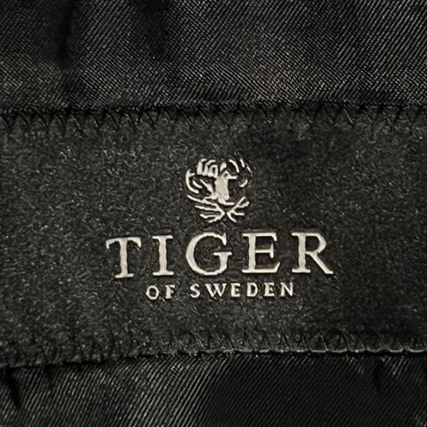 Tiger of Sweden - klassisk sort dress - som ny - strl 150 (50 lang)