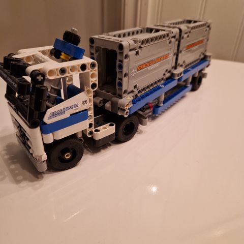 Lego technic lastebil og truck