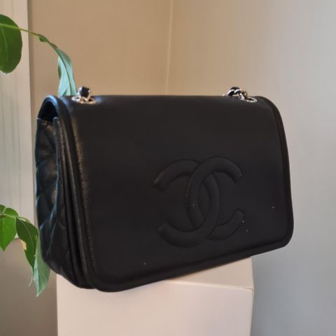 Chanel veske, sort Quilted Caviar Leather Flap Bag