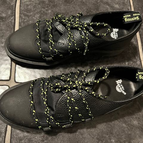 Sorte Dr.Martens i strl 43, som nye