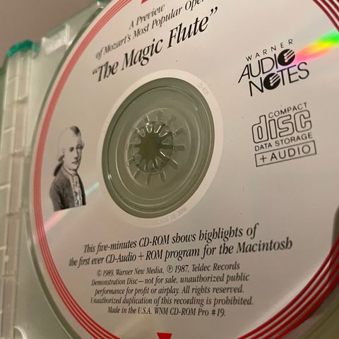 Vintage Macintosh - the first evere CD Audio + ROM program for the Macintosh