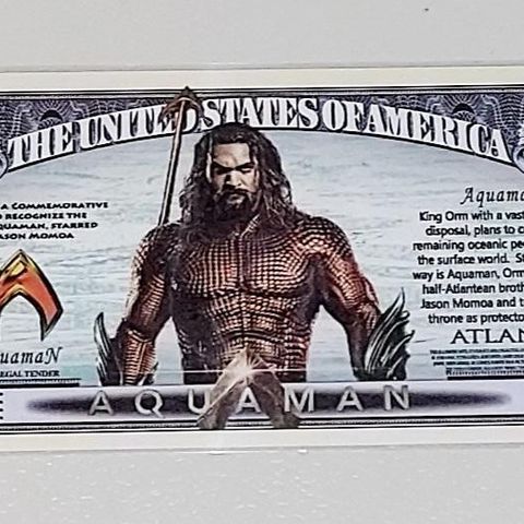 AQUAMAN JASON MOMOA ONE MILLION DOLLARS SEDDEL M/ PLASTLOMME.