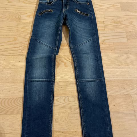 Jeans str 134