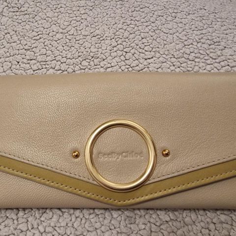 NYDELIG BEIGE LOMMEBOK * CLUTCH * VESKE * LOMMEBOK FRA CHLŌE 🌸 SOM NY