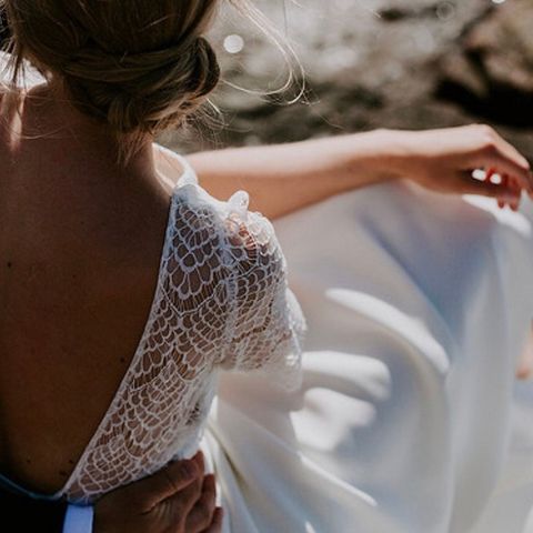 Skreddersydd brudekjole fra Gaggu/Natasha Borgli med håndlagde blonder