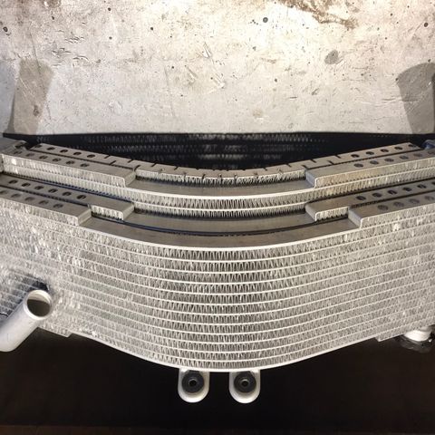 Suzuki RGV500 radiator