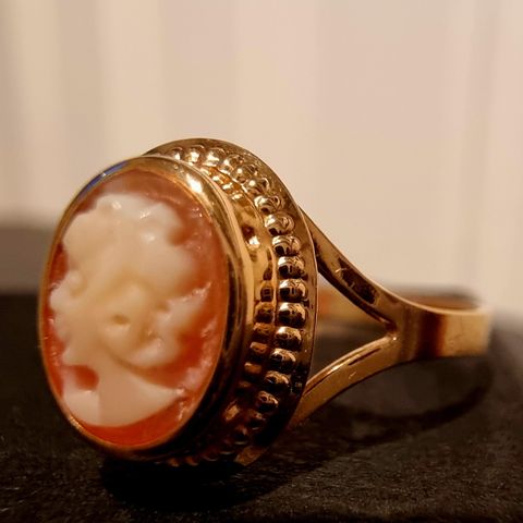 Kupp på ny og vakker Cameo ring petit i 18 kt. gull 💫 Konfirmasjon/Dåpsgave+