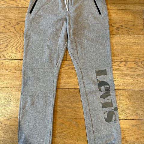 Levis knit jogger ubrukt. Liten i str