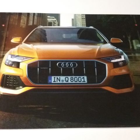 AUDI Q8 -brosjyre.