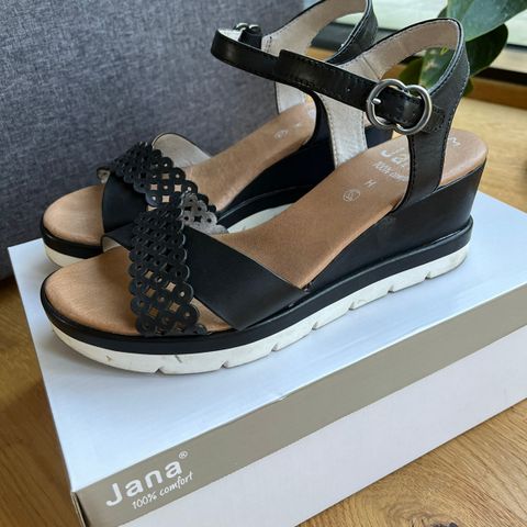 Jana sandaler str 38