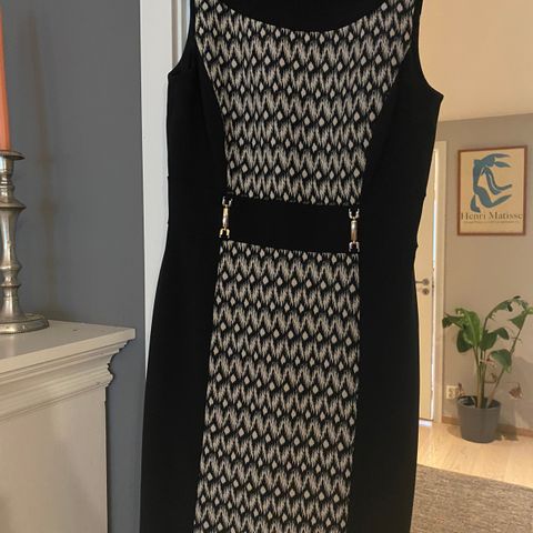 Design kjole fra Tahari
