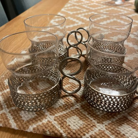 4 retro glass selges samlet for 100 kr