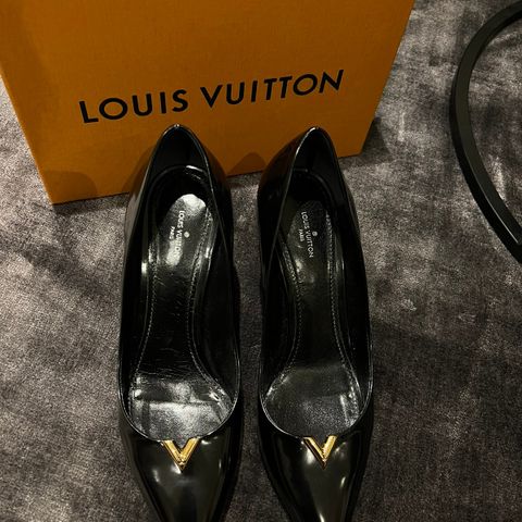 Selger disse lekre hælene fra Louis Vuitton!