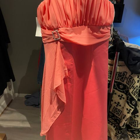 Helt ny kjole fra solgunns blitique! Kostet 2400 Flyttesalg!