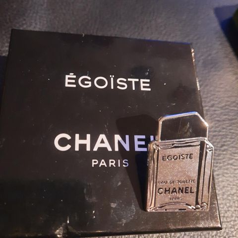 Chanel vintage Ēgoïste pin
