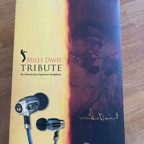 Miles Davis Tribute in ear-hodetelefoner fra Monster