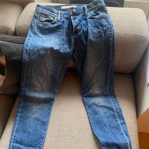 Burberry Brit jeans størrelse W26, en svart og en blå jeans.