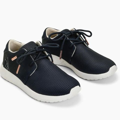 Varm sneaker str 36 NY