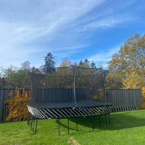 Jumbo Square 4x4 m Springfree trampoline