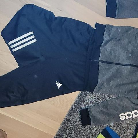 Adidas joggedress ca str.6-7år