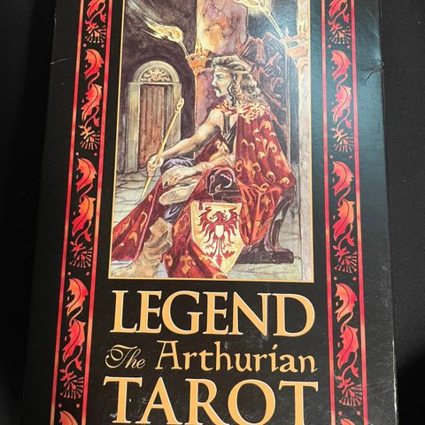 "Legend: the arthurian tarot" av Anna Marie Ferguson