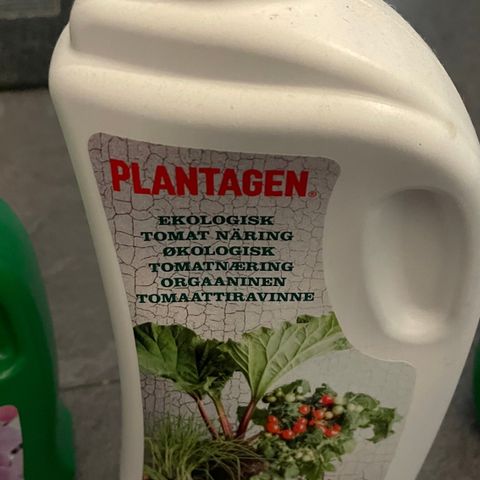 Diverse blomstergjødsel og pallekarm trekk og duk