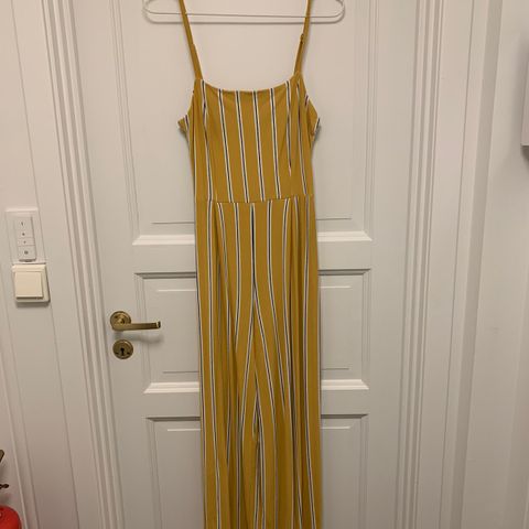 Jumpsuit fra Bershka (Str. M)