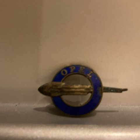 Gammel pin for samlere og bilentusiasten. Opel. 490kr.