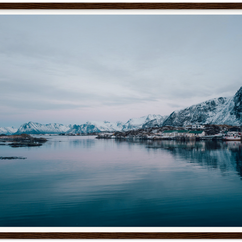 Lofoten - Fotografi i ramme av valnøttre (50 x 70 cm)