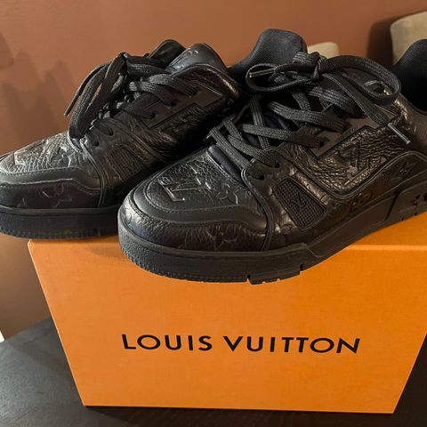 LOUIS VUITTON SKO SELGES, SOM HELT NYE