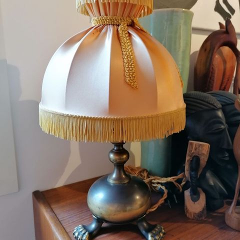 Gammel/Antikk bordlampe med vakre detaljer