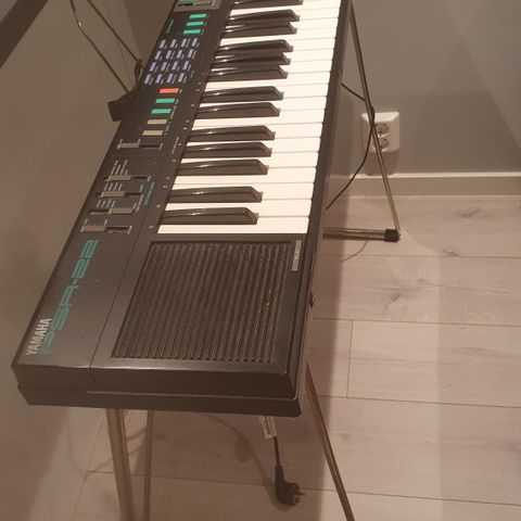 Yamaha PSR-22 synthesizer keyboard  fra 1987