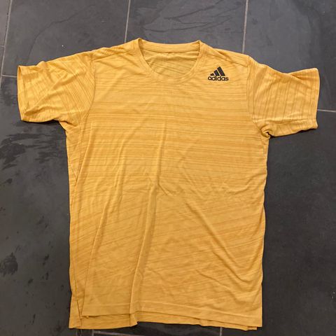 T-skjorte fra Adidas