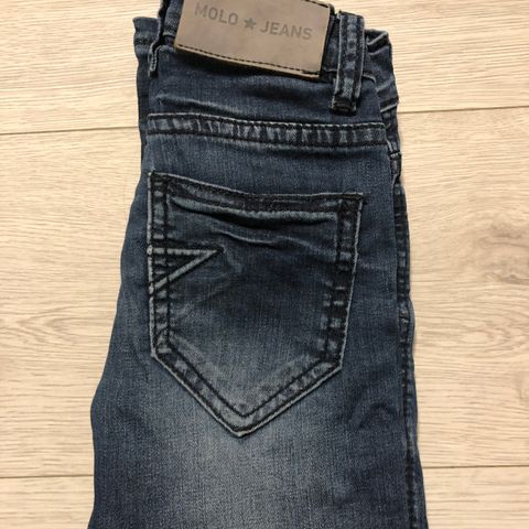 Molo jeans str 104.  Modell Alonso, mellomblå.