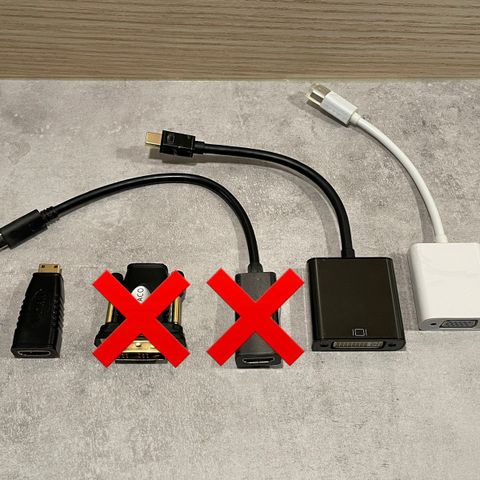 Diverse adaptere (mini-DP, HDMI, mini-HDMI, DVI, VGA)