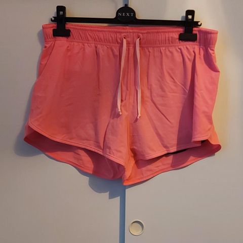 Rosa shorts i str. 42