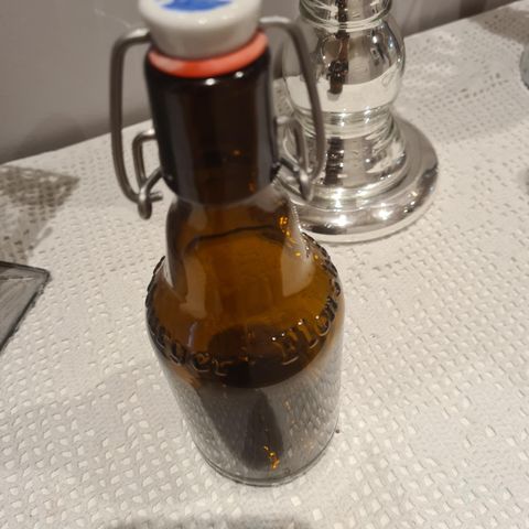 Gammel ølflaske med patentkork