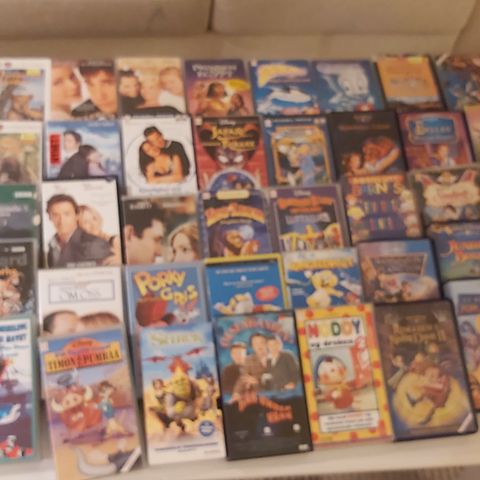 54 VHS video kassetter