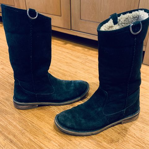 Uggs vintersko sorte str 38