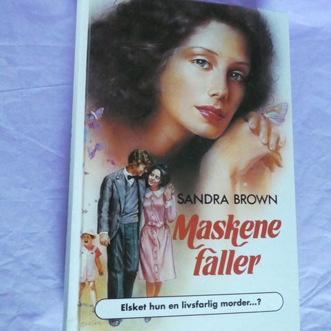 Maskene faller