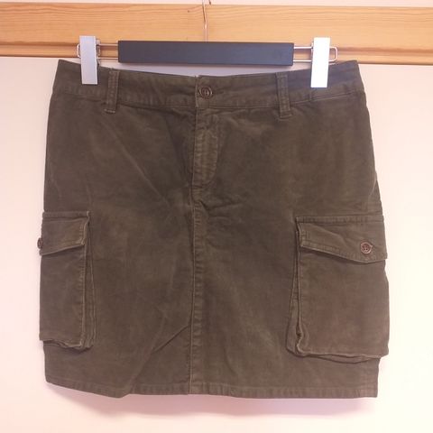 New GANT green cord mini skirt with side pockets, size 38