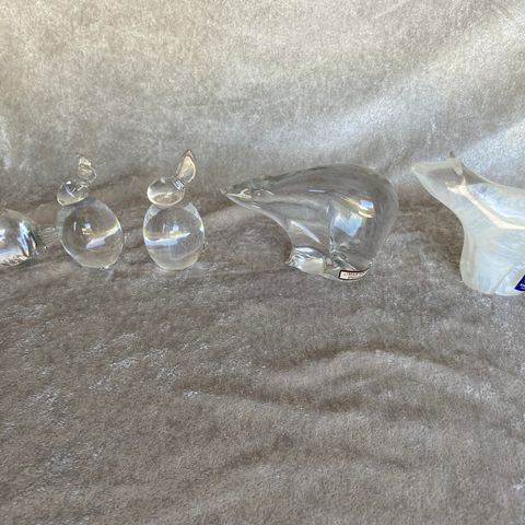 Diverse dekorative glassfigurer