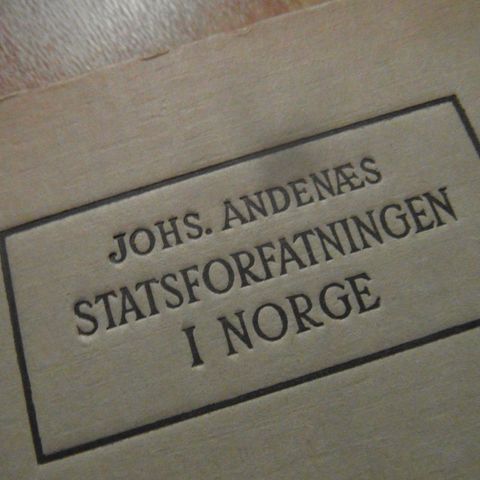 "Statsforfatningen i Norge" av Johannes Andenæs