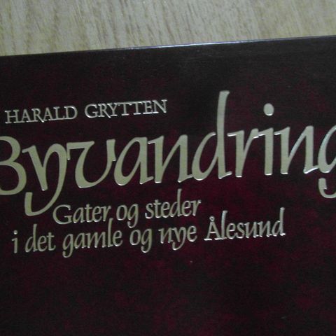 Byvandring. Gater og steder i det gamle og det nye Ålesund.